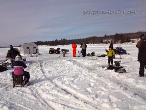 Ice-fishing-group-on-The-Bi